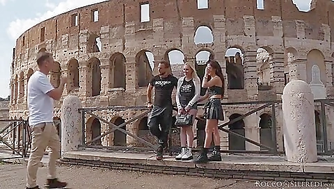 Sexy babe on her knee whatsoever show