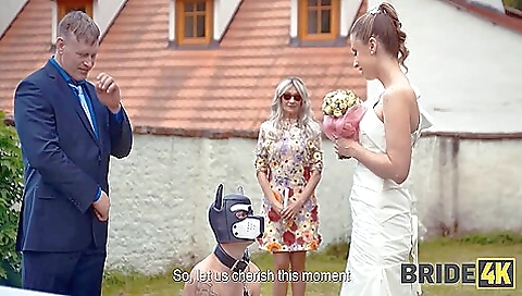 Super-hotfessional babe in a blowjob